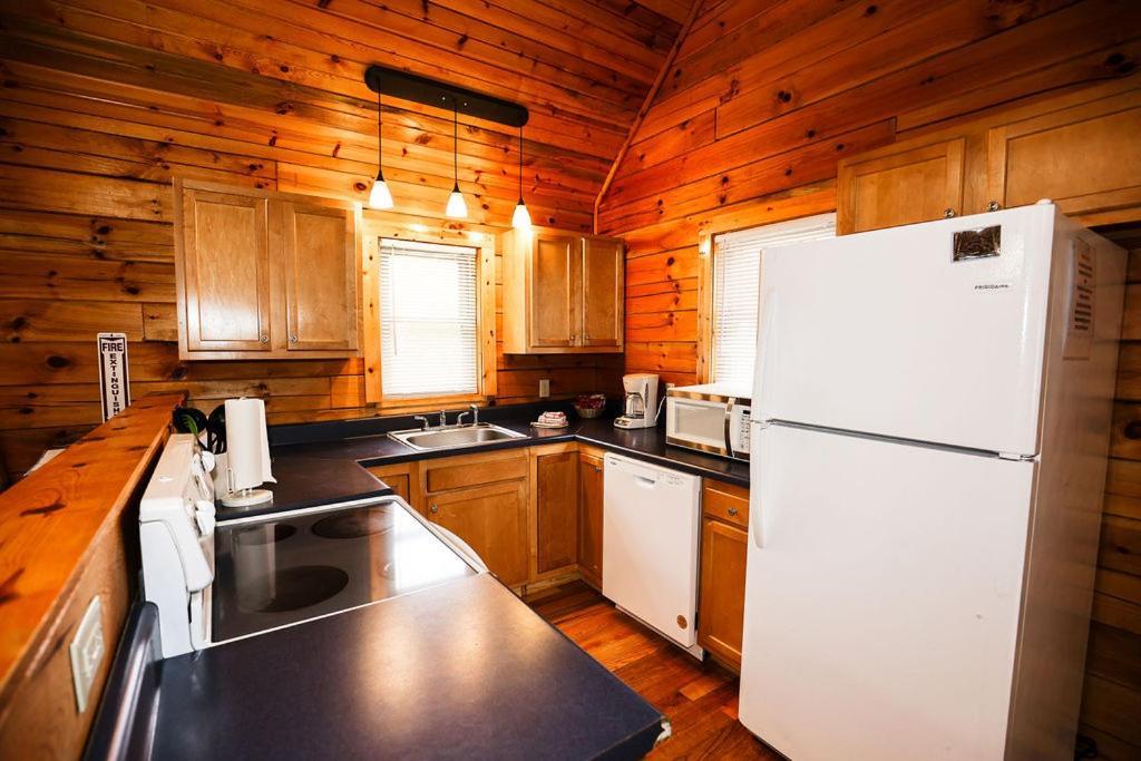 The Cabins At Pine Haven - Beckley Beaver Exterior foto